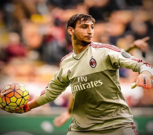 意媒：为避免球迷干扰，斯帕莱蒂决定尤文不在那不勒斯过夜（意媒称斯帕莱蒂为规避球迷打扰，决定尤文不在那不勒斯留宿）