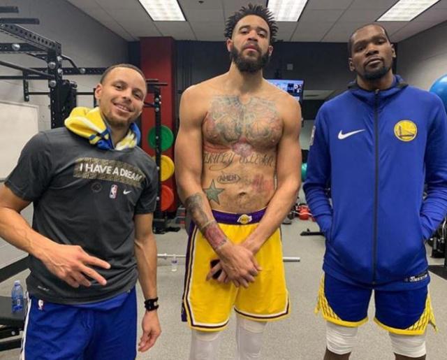 国米三后卫体系滴水不漏（国米三中卫防线固若金汤）