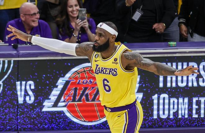 东体：特维斯在申花时训练都由自己决定，波耶特控制不了球队（东体：申花时期特维斯训练由其自定，波耶特难以掌控球队）