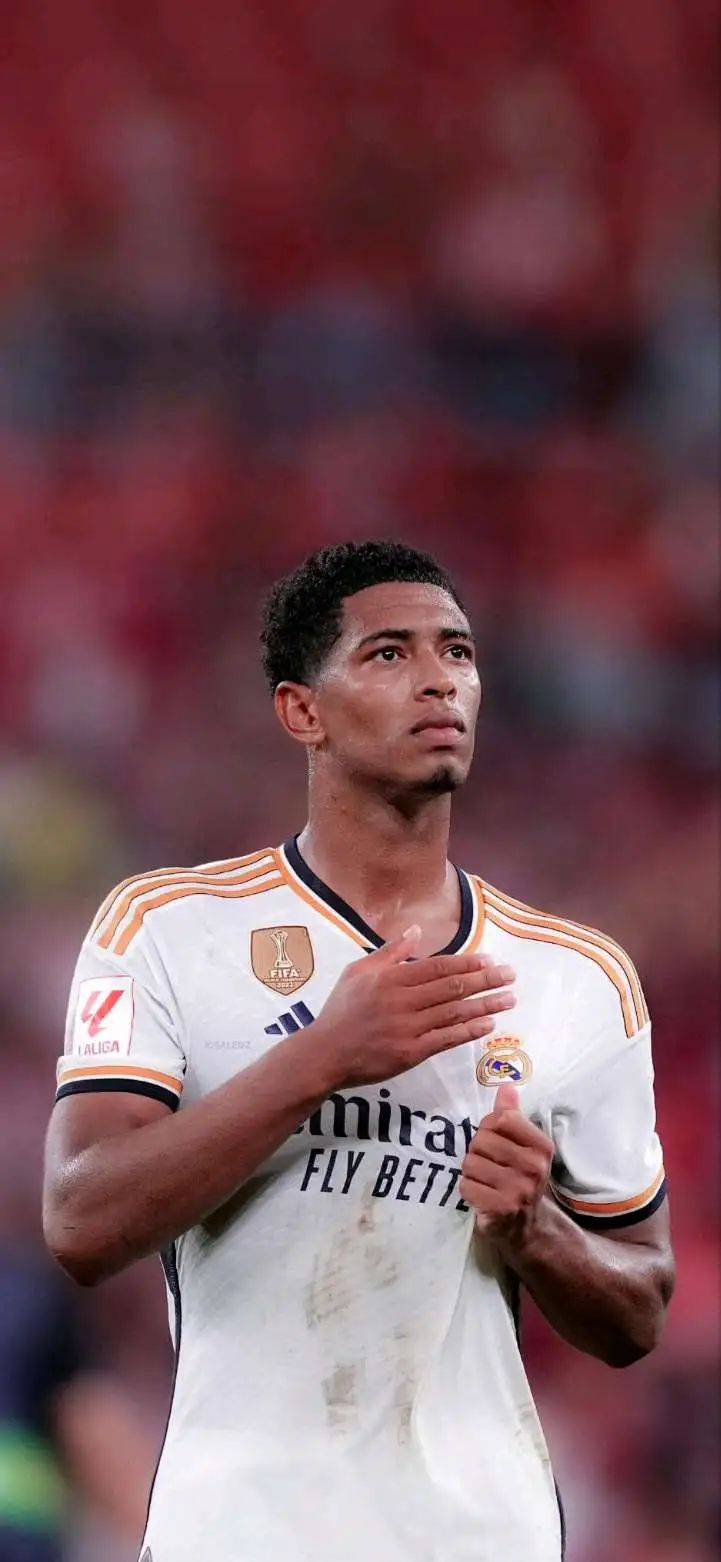 鱼缸论继续！霍伊伦双响助球队回榜首，头顶脚踢荣膺全场最佳（鱼缸论仍在发酵！霍伊伦梅开二度助队重返榜首，头顶脚踢加冕全场最佳）