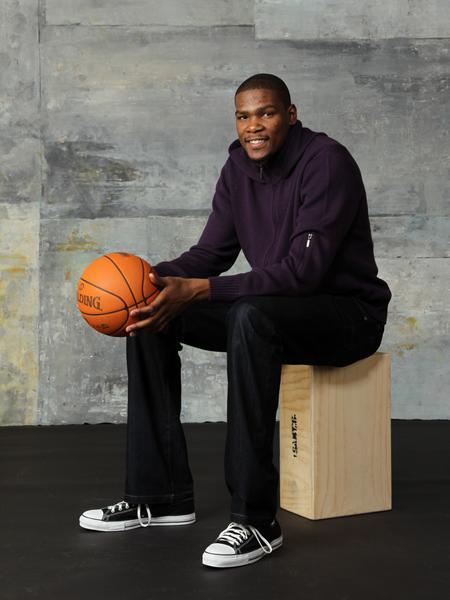 镜报：麦克托米奈上赛季意甲收官战亲签球衣成交价超2.4万欧（镜报：麦克托米奈意甲赛季收官战亲笔签名球衣拍卖价突破2.4万欧元）