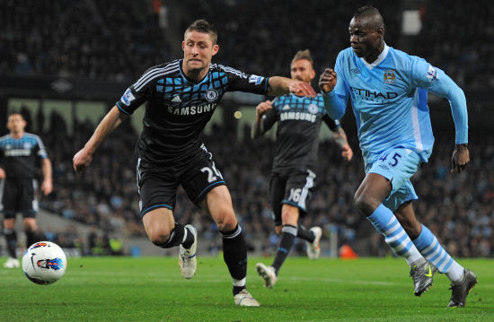 为欧洲杯预热，半决赛及决赛举办场地温布利球场进行无人机表演（欧洲杯预热：半决赛与决赛场地温布利球场上演无人机表演）