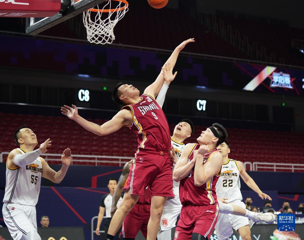 门兴0-0莱比锡，奥诺拉破门被吹，劳姆中框，门兴全场0射正（门兴0-0战平莱比锡：奥诺拉进球被判无效，劳姆中柱，门兴全场零射正）