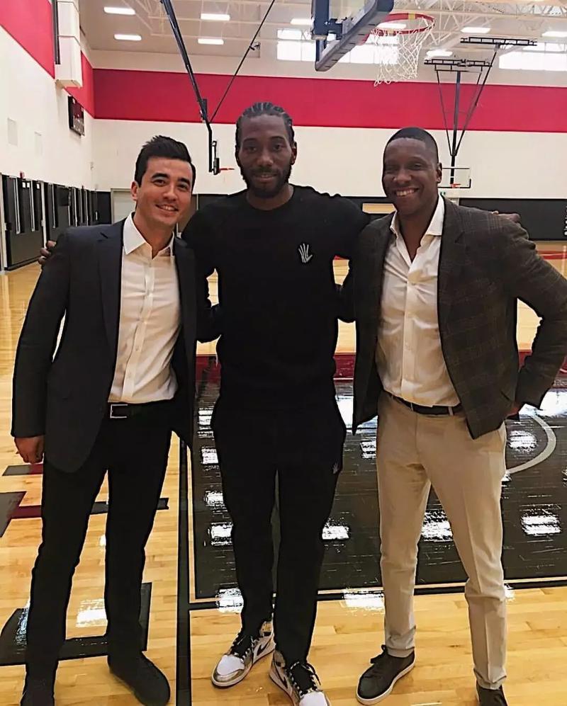 山东100-93青岛4利好！高诗岩游刃有余，谢智杰蜕变，陈林坚好使（山东100-93击败青岛，四大亮点：高诗岩从容掌控，谢智杰完成蜕变，陈林坚表现给力）