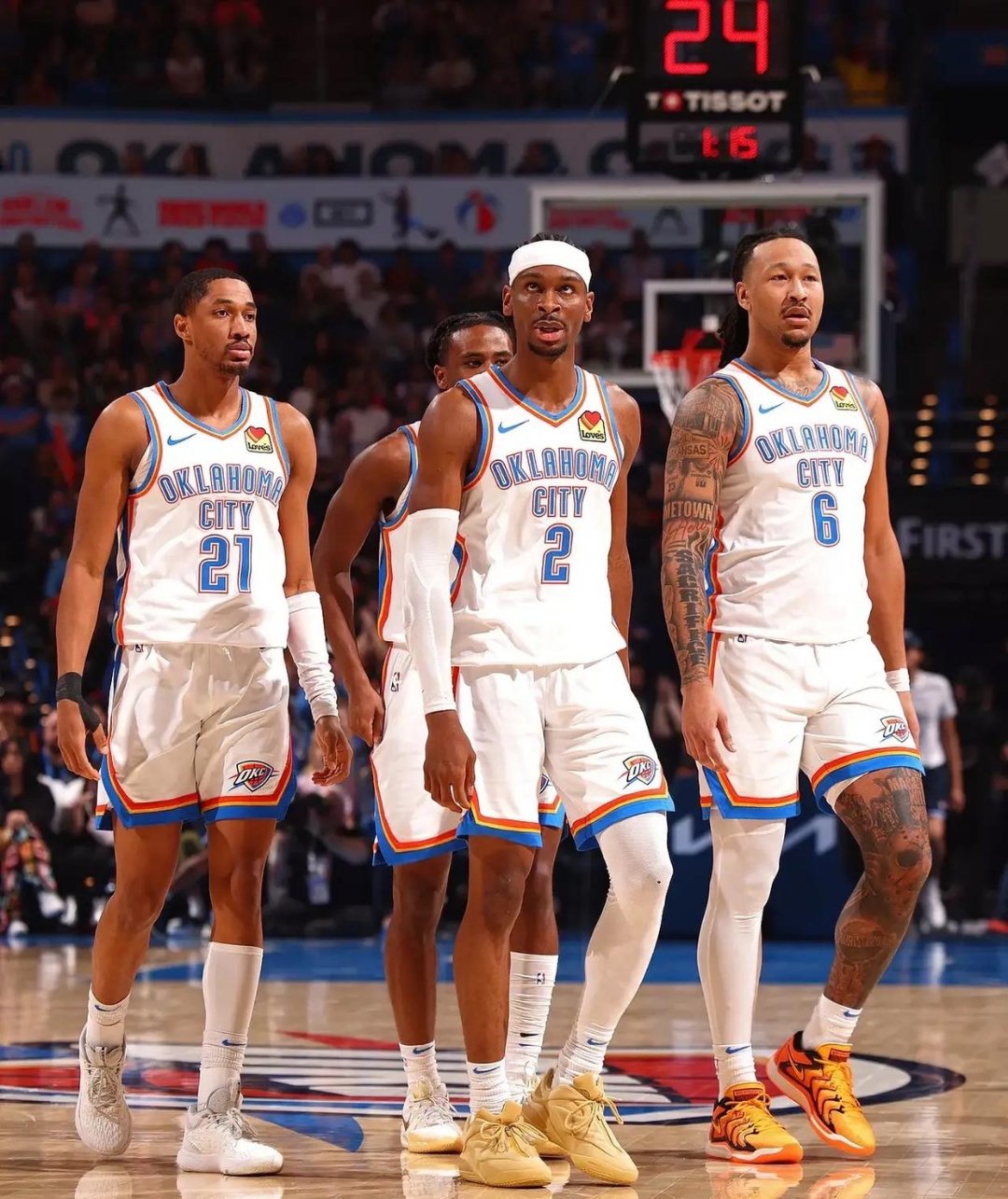 足球英超历史第2000场比赛达成（英超联赛迎来历史第2000场比赛）