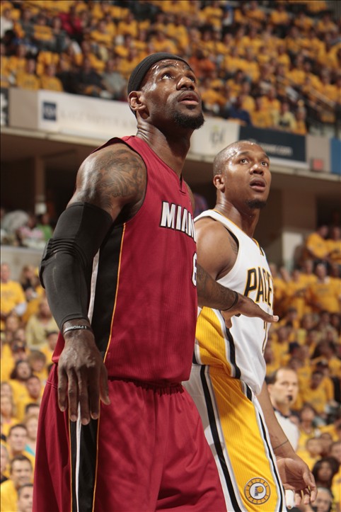 记者：诺坎普保安看到梅西后非常惊讶，当即就放他进去了（记者称：诺坎普保安认出梅西惊讶不已，立刻放行）